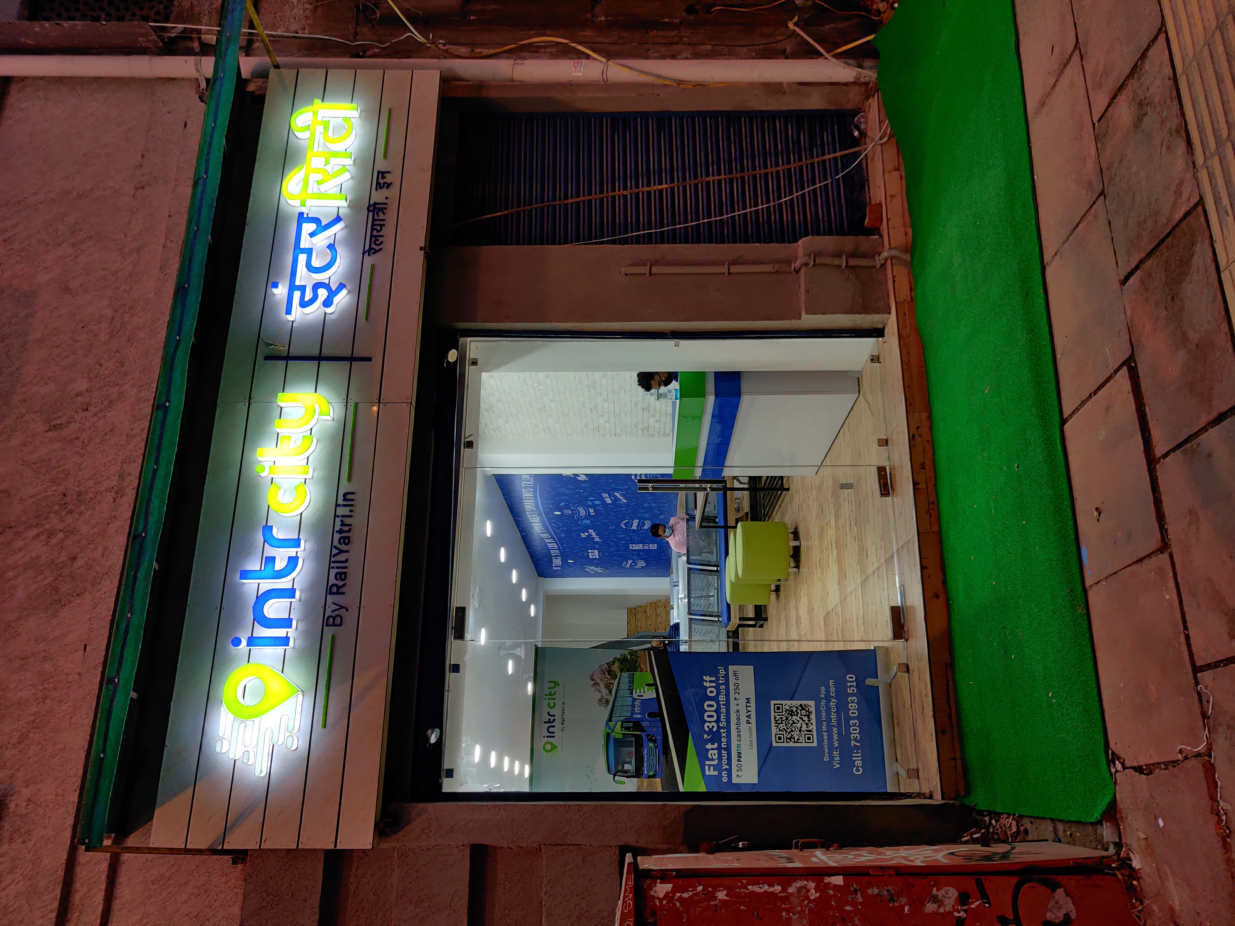 delhi smartbus lounge